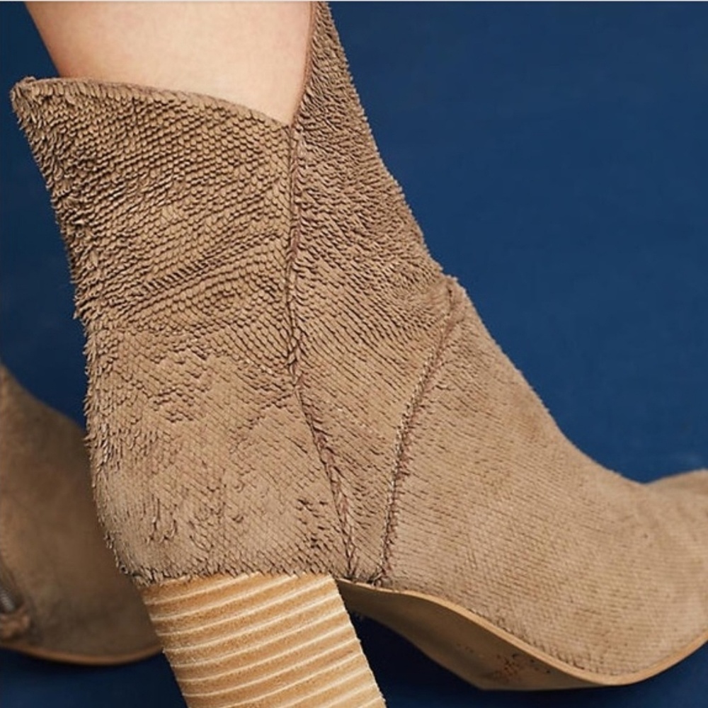 Modern Chic Seychelles Textured Suede Booties - Picture 4 of 5